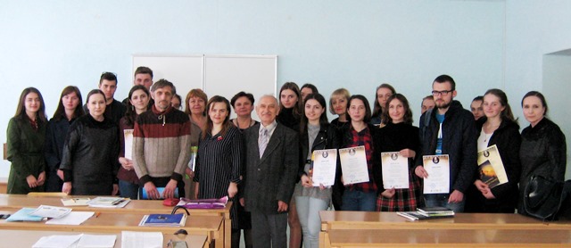 Переможці конкурсів з організаторами акцій та із членами кафедри теорії і методики української та світової літератури